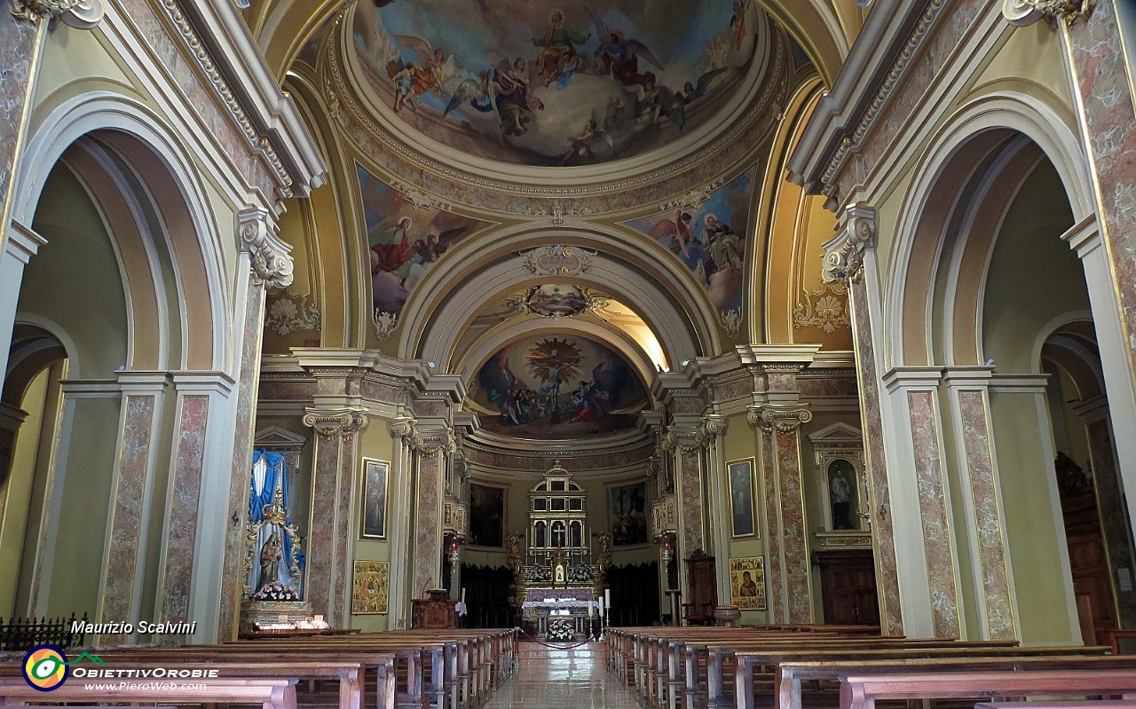 62 L'interno della chiesa, che bella..!!.JPG